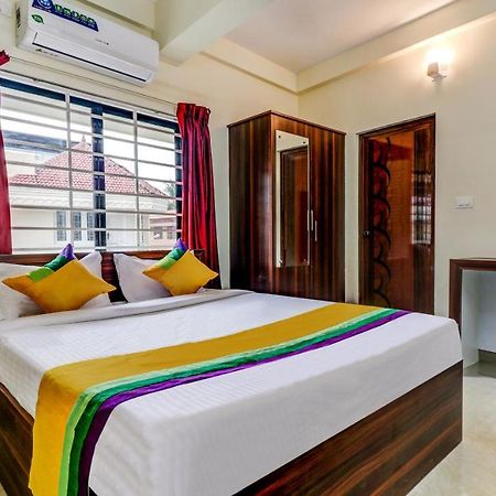 Itsy Hotels Rain Tulsi Stayz, Palarivattom Junction Kochi Exterior foto