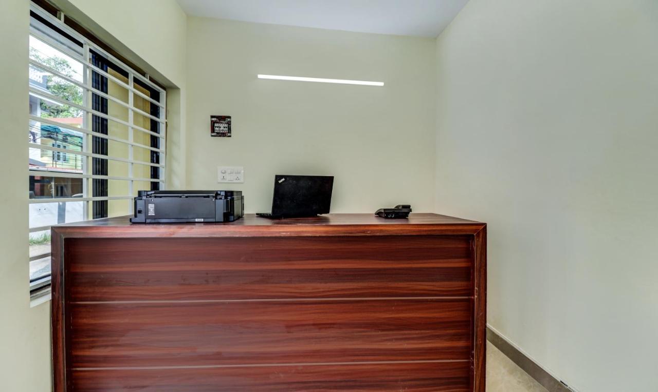 Itsy Hotels Rain Tulsi Stayz, Palarivattom Junction Kochi Exterior foto